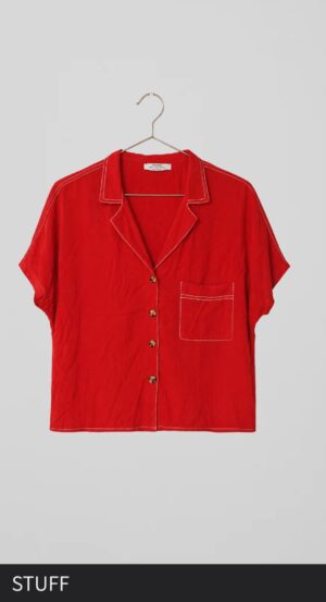 חולצה אדומה Bershka